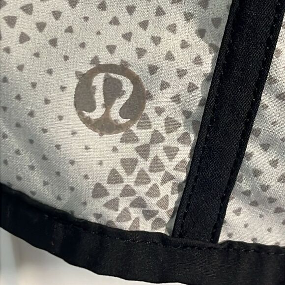 LULULEMON Tracker Short III Size 6 - Picture 5 of 11